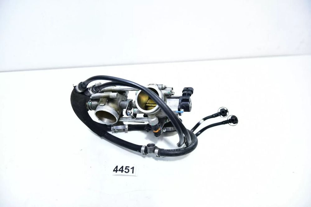Rampa de injectie DUCATI MONSTER 696 28220843A