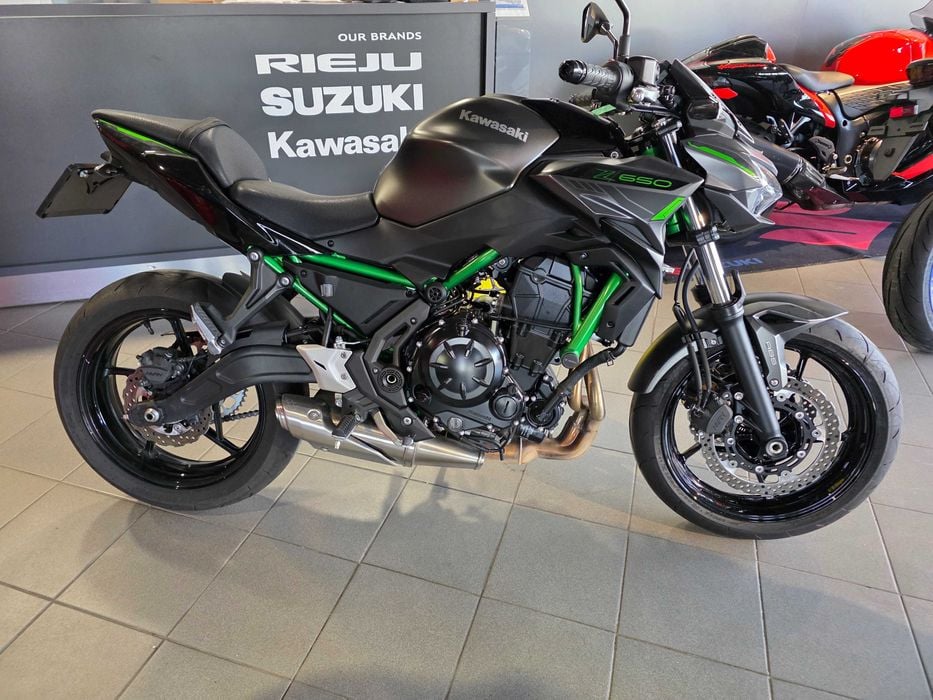 Kawasaki Z650 an 2024 1400km GARANTIE posibilitate limitare A2