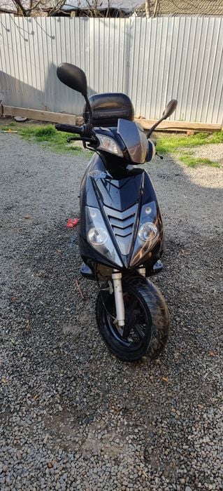 Scuter pe benzin
