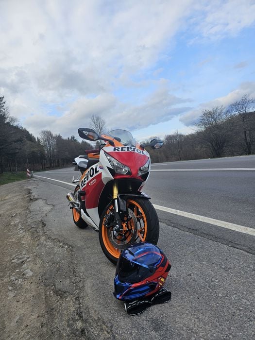 Honda cbr 1000rr fireblade