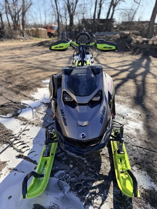 Snowmobil Ski-Doo turbo 164 2022