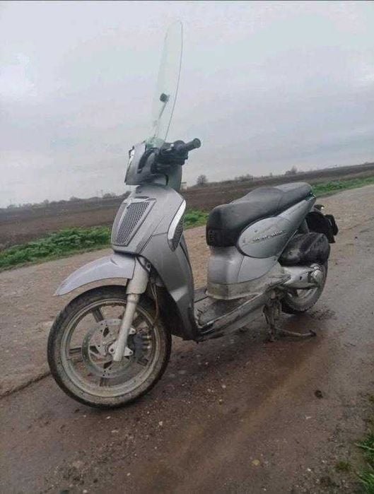 Vând scuter Aprilia scarabeo