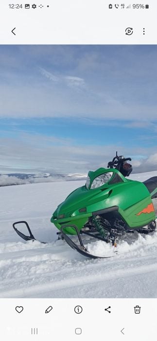 Vând snowmobil artic cat M7