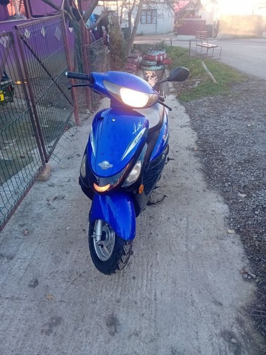 Vând scuter de 50cc cu acte aproape nou