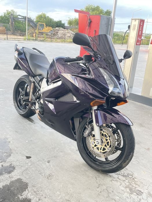 Vfr 800 an 2002
