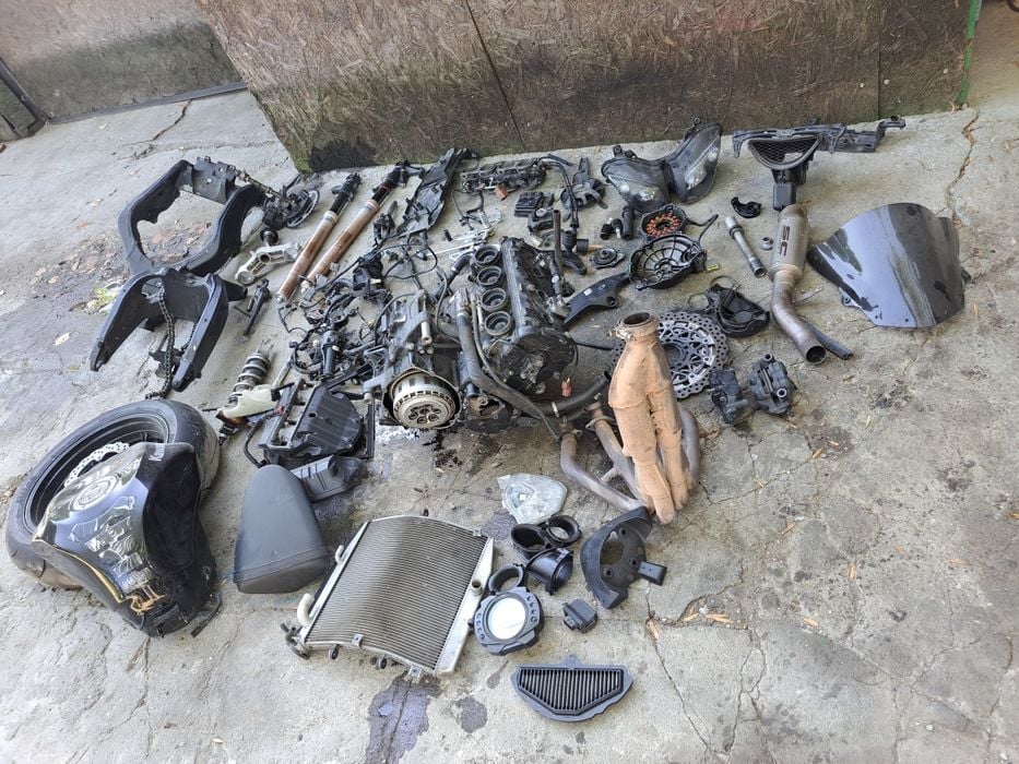 Vând piese kawasaki zx10r/2009