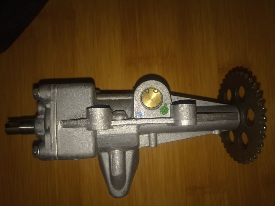 Se vinde pompa ulei Polaris Rzr