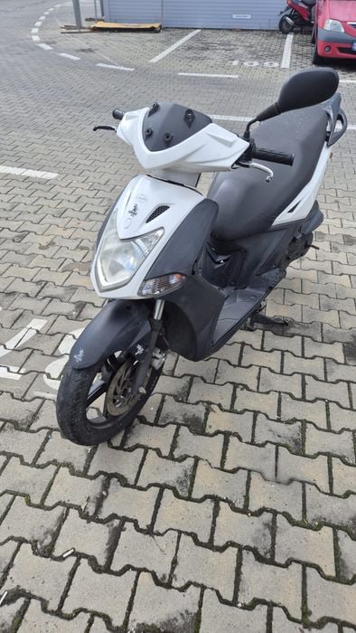 Vand 9 scutere 49 cc , inmatriculate acte la zi