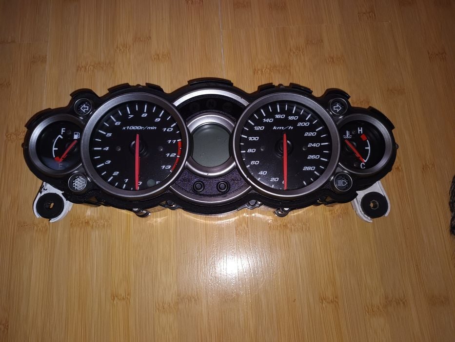 Vând ceasuri pentru Suzuki Hayabusa