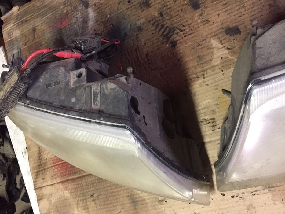 Faruri xenon jeep grand cherokee pret 500 lei setul