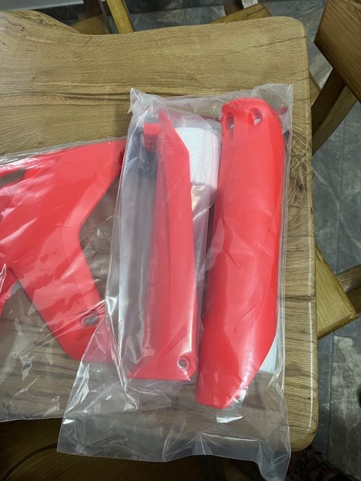 Vând carene BETA RR POLISPORT noi, sigilate