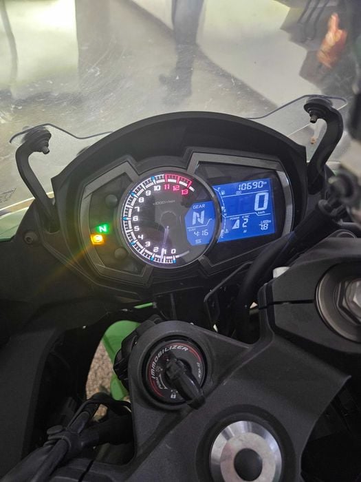 Motocicleta Kawasaki z1000sx