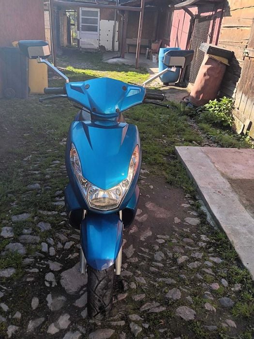 Vand scuter marca Peugeot