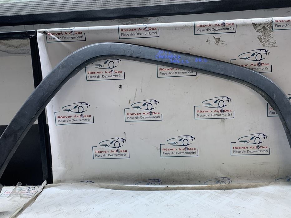 Bandou aripa dreapta fata Jeep Cherokee - Motorina 2016