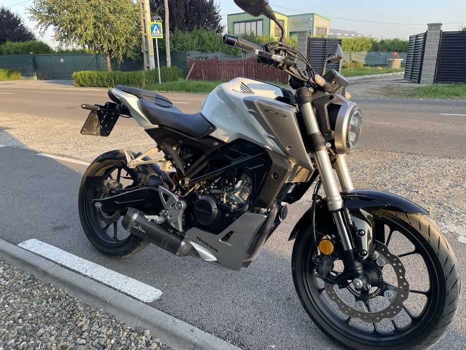 Motocicleta Honda CB125R A1