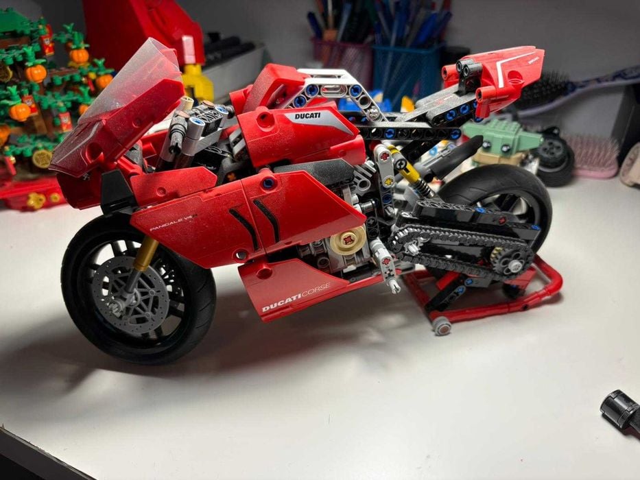 LEGO® Technic - Ducati Panigale V4 R (42107) LEGO