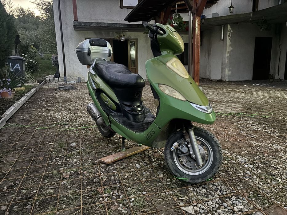 Vand scuter in stare bun