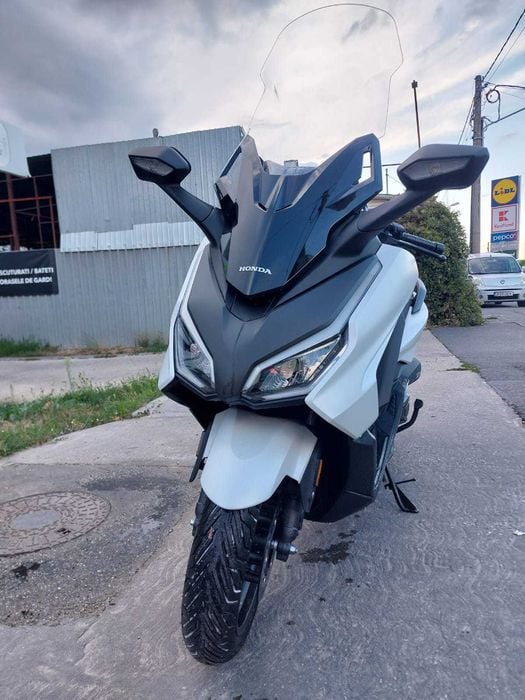 Honda Forza 350 2025 cu 3400 km