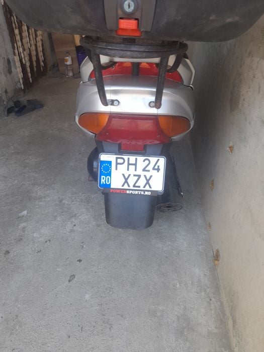 Se vinde maxiscuter Suzuki..