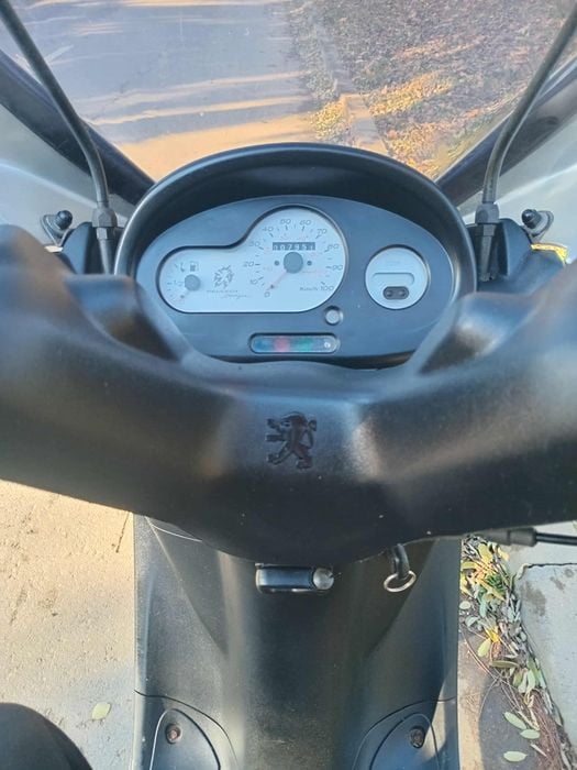 Vând scuter Peugeot