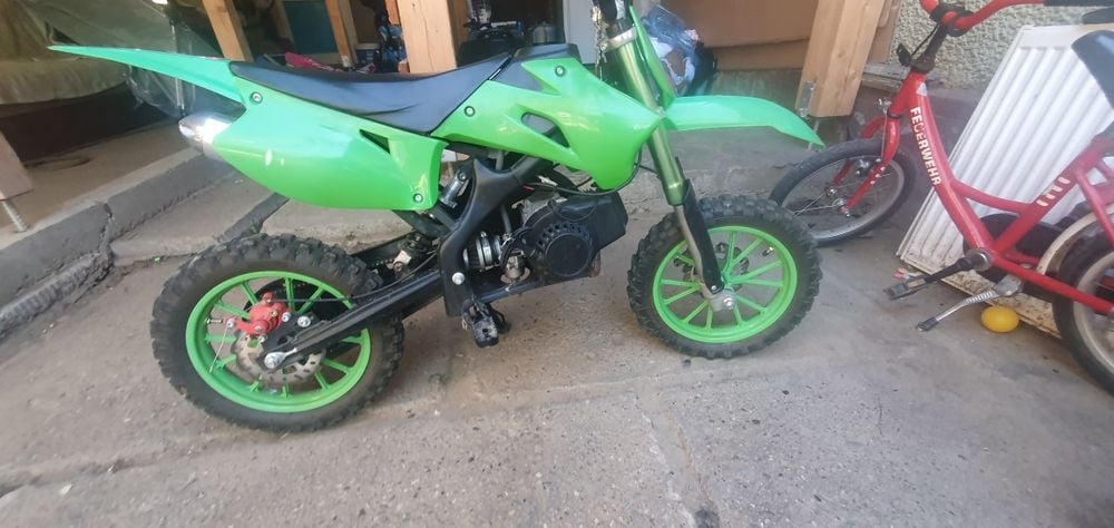 Vând sau schimb cross ,49cc, stare bună