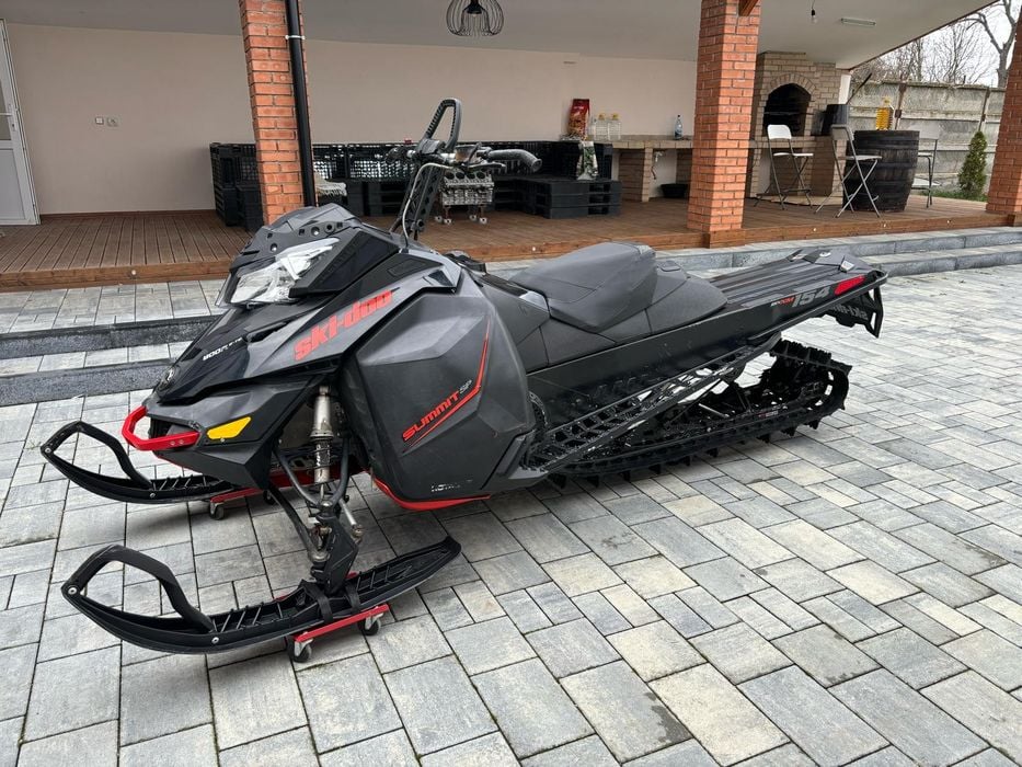 Snowmobil ski doo