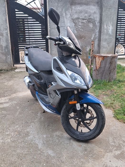 Scuter kimco super 50cc 2 t ca nou nu a mai fost pornit de mult