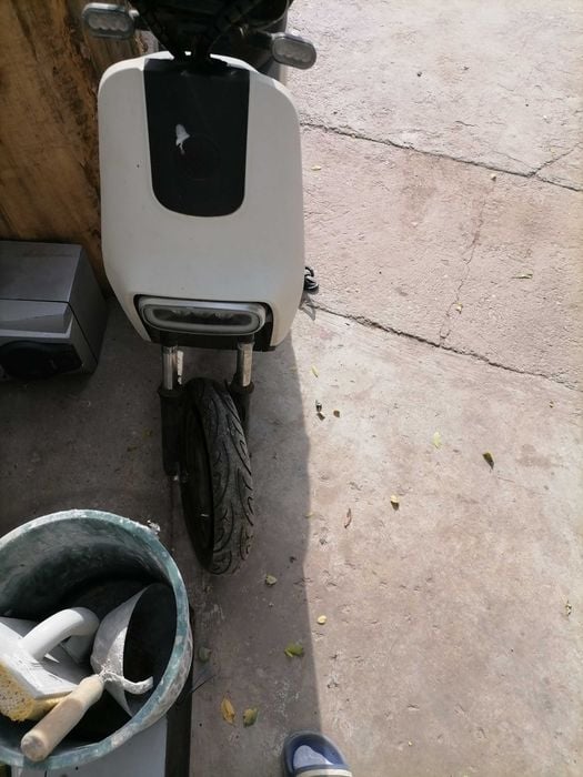 Vând scuter fără baterii