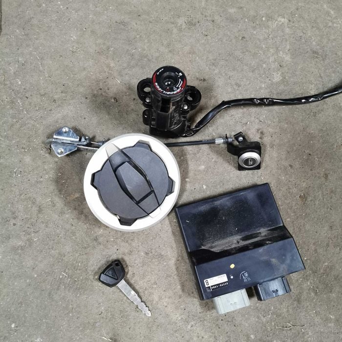 piese kawasaki zx6r 636 2013 - 2019 piesele disponibile in descriere