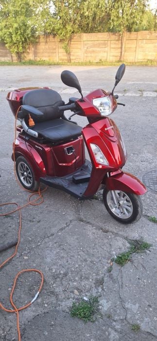 Vand triciclu electric