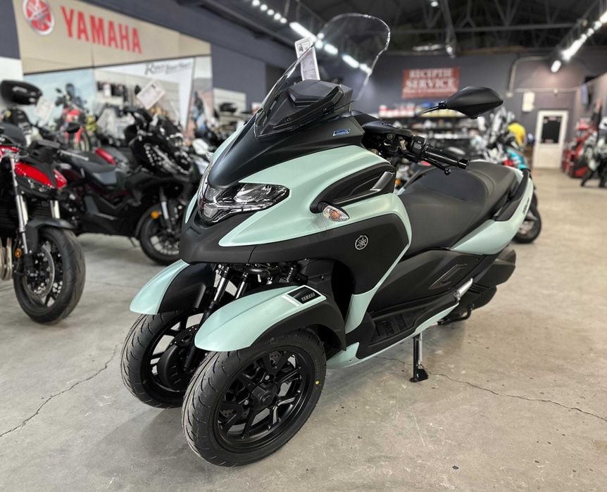 Yamaha Tricity 300 - se conduce cu B Yamaha Constanta by EST BIKE
