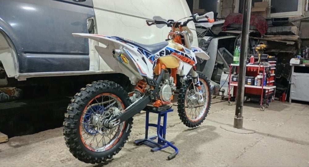 se vinde ktm 250 sixdays