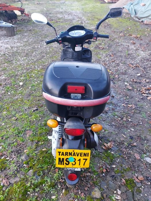 De vânzare scooter piagio aprilia scarabeo.