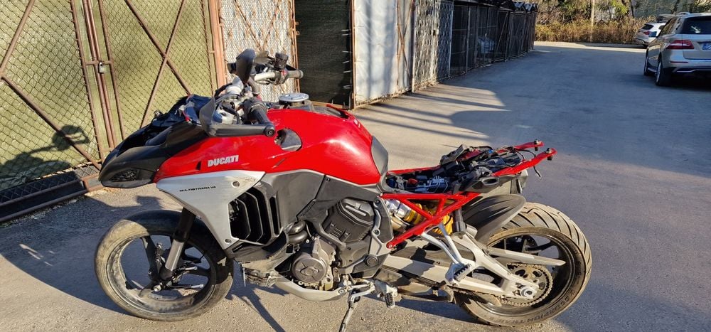 Ducati Multistrada V4 din 2021 6500km -moto accidentata