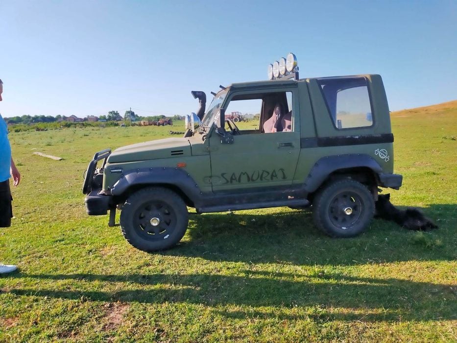 Suzuki samurai sj  plus încă unul de piese de schimb cadou ‼️