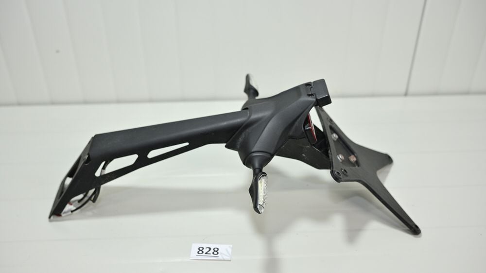 Ducati Monster 937 2021 Suport numar inmatriculare cu semnalizari