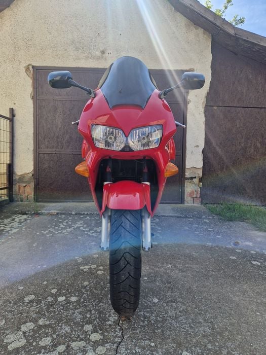Vând Honda VFR800FI