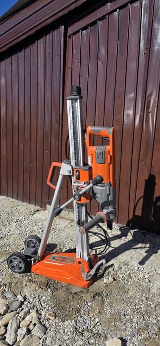 masina de carotat Husqvarna DM 220 si stativ Husqvarna DS250/carota