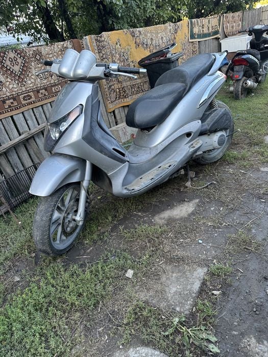 Vand sau schimb scuter piaggyo beverly