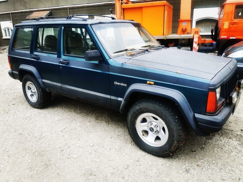 Jeep Cherooke, 4.0, fără impozit.