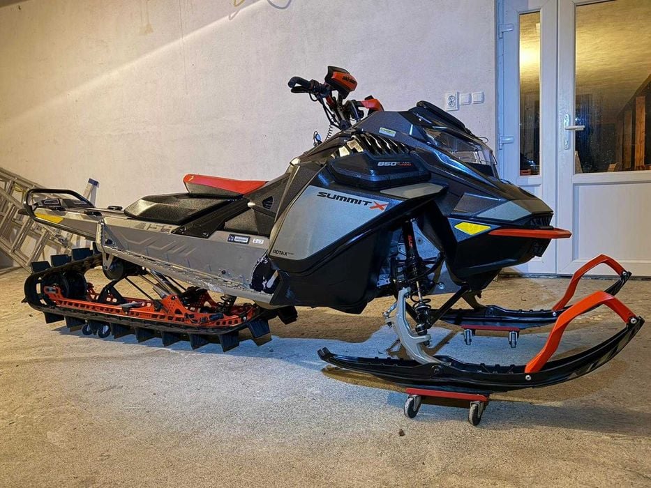 Snowmobil ski doo summit X 850 TURBO 2022