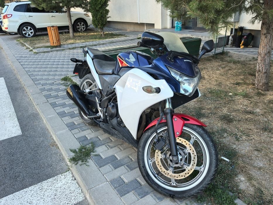 Honda CBR 250 R cu kit de coborâre