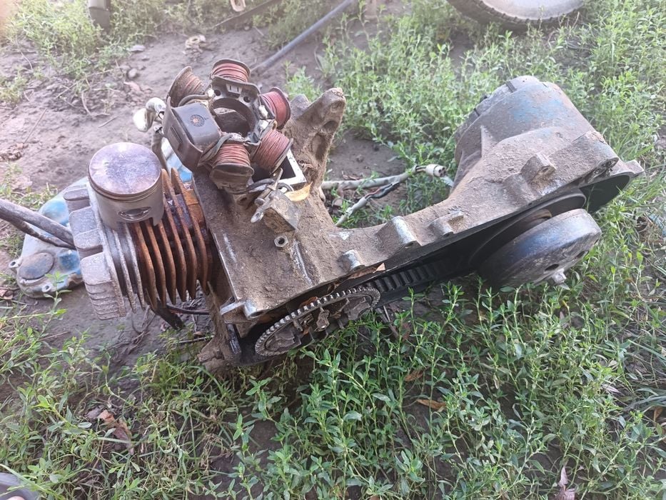 Vând piese Piaggio vespa