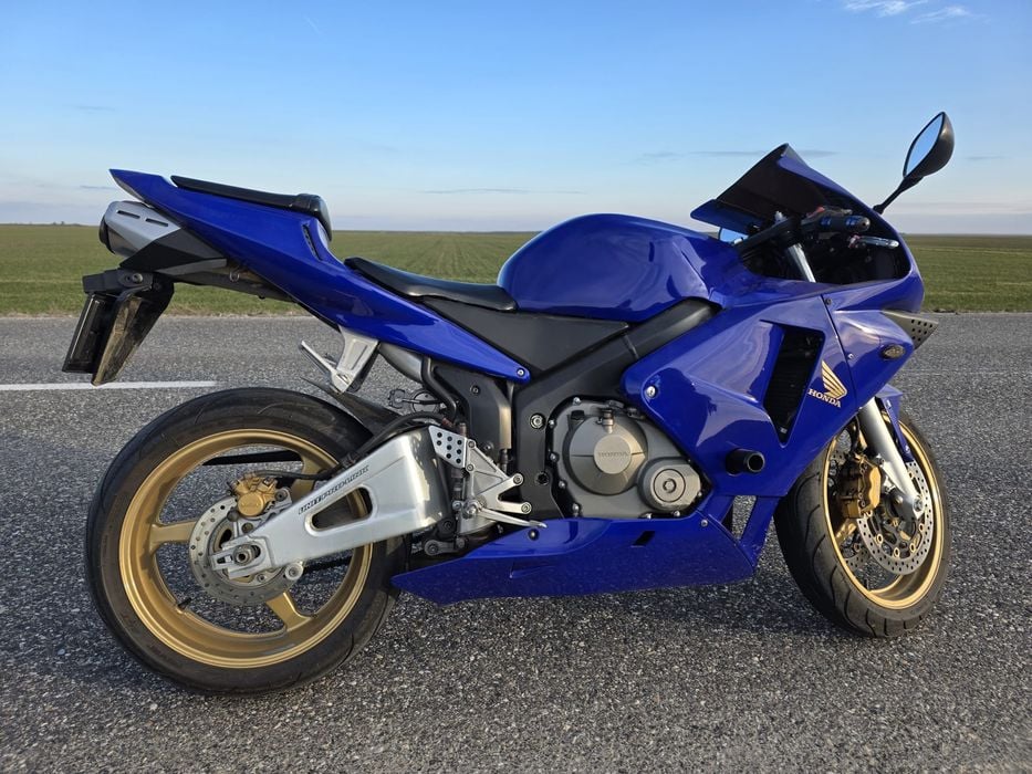 Honda CBR 600 RR ( PC 37)