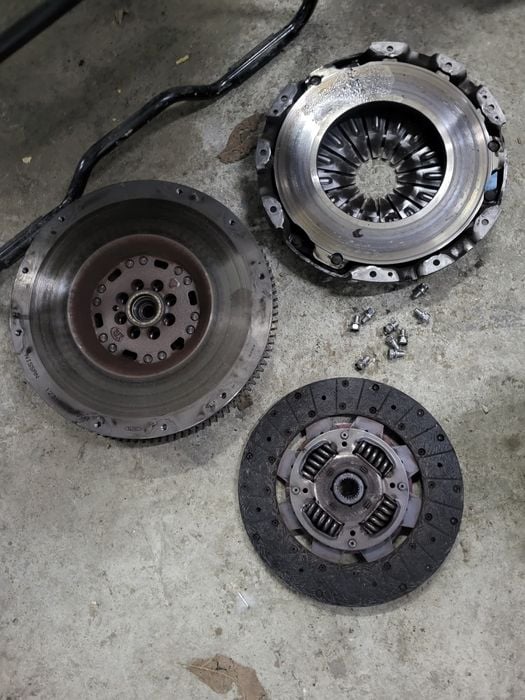 Ambreiaj cu volanta nissan navara d40 2.5 diesel an 2012