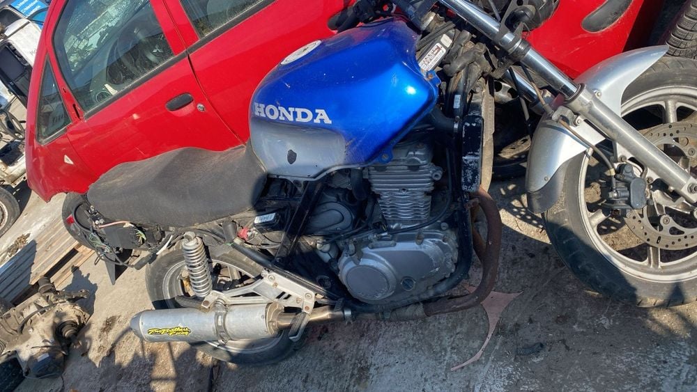 Dezmembrez Honda CB 500