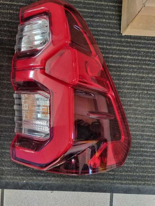 stopuri led  toyota hilux 2023