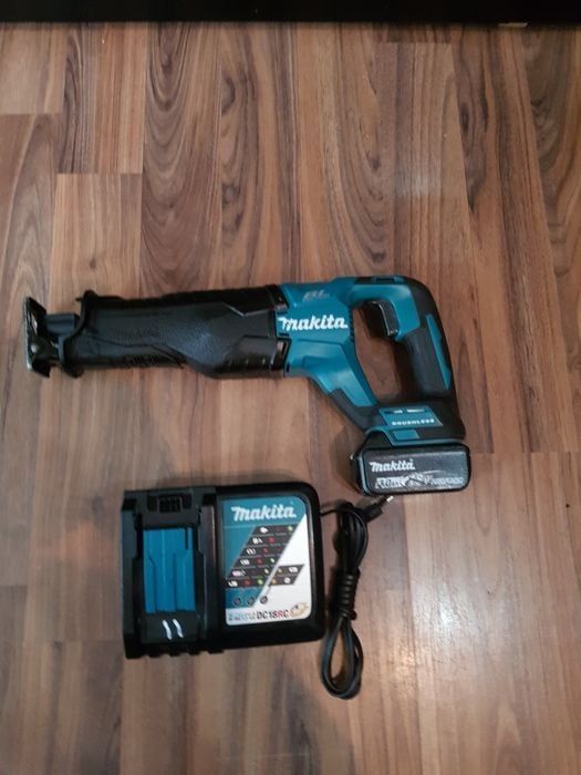 Fierăstrău sabie Makita Brushless