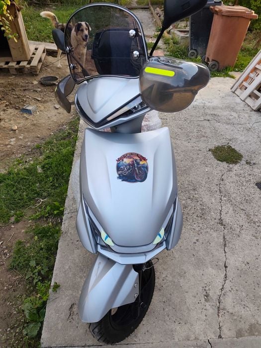 Vând scuter gusite 25 km pe ora