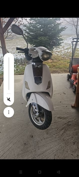 Vând scuter znen
